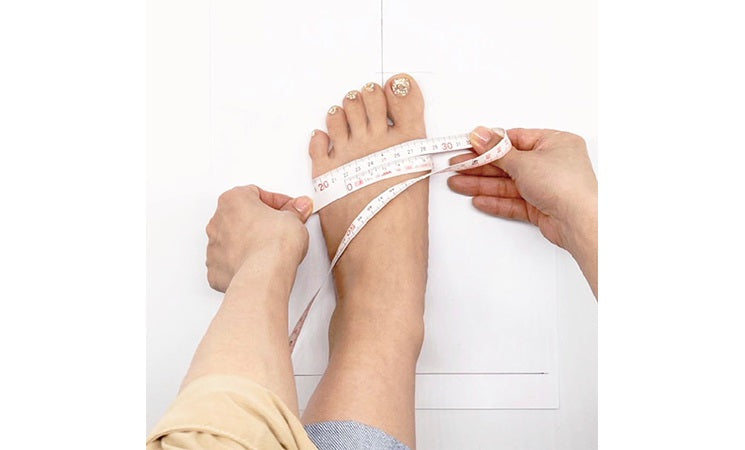 足のサイズの正しい測り方とは？足を知ってぴったりな靴を見つけよう
