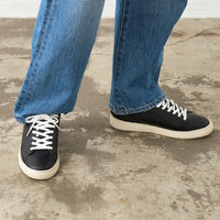 レースアップスニーカー