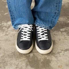 レースアップスニーカー