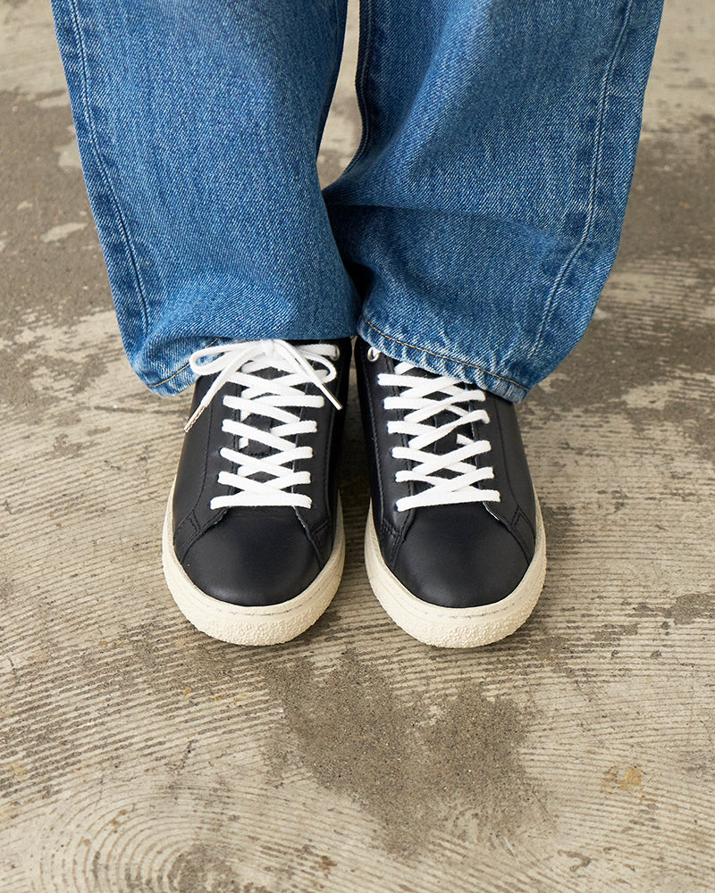 レースアップスニーカー