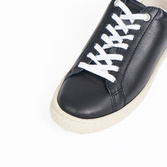 レースアップスニーカー