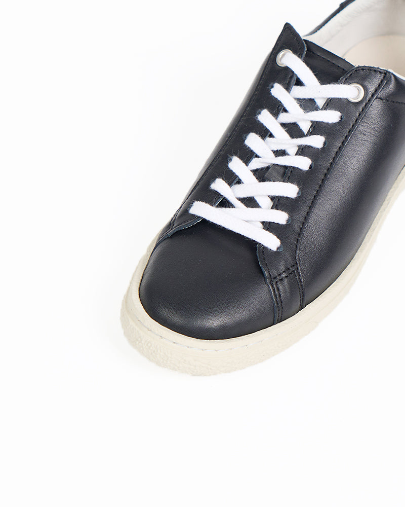 レースアップスニーカー