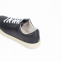 レースアップスニーカー