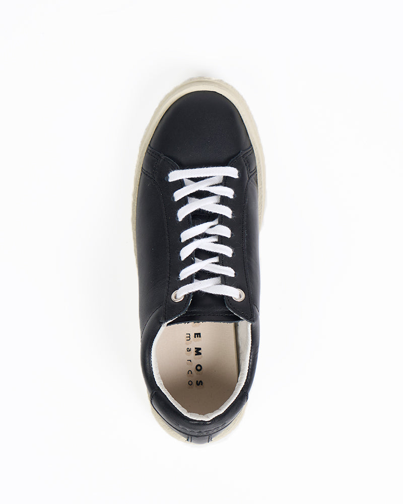 レースアップスニーカー