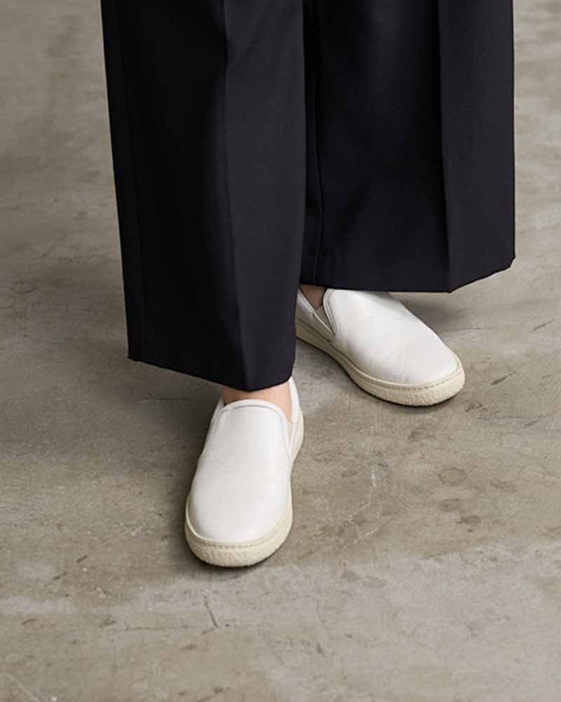 スリッポンスニーカー