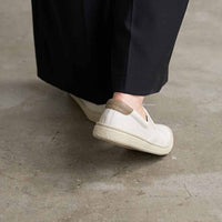 スリッポンスニーカー