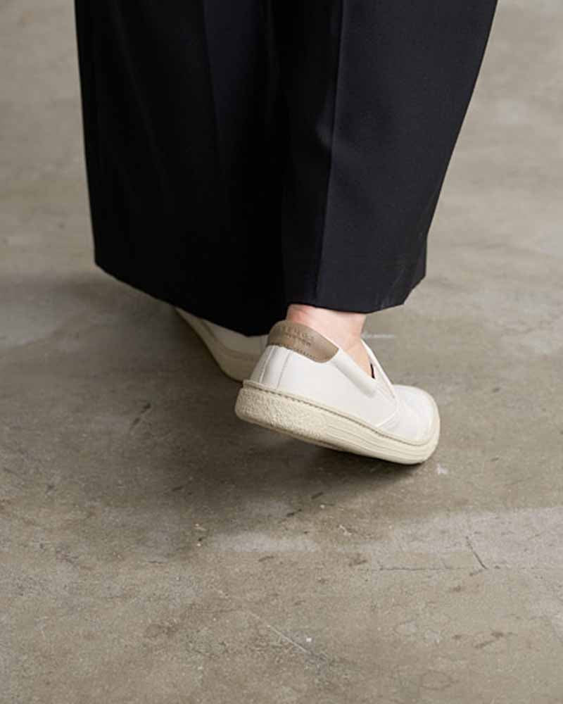 スリッポンスニーカー