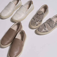 スリッポンスニーカー