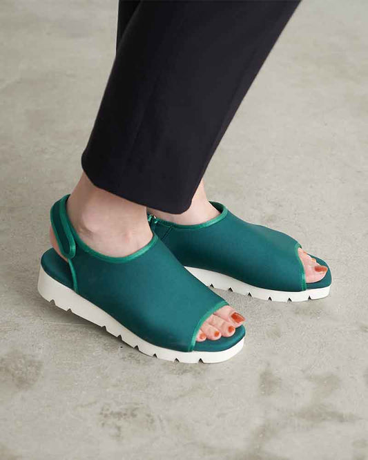 ネオプレンバックストラップサンダル