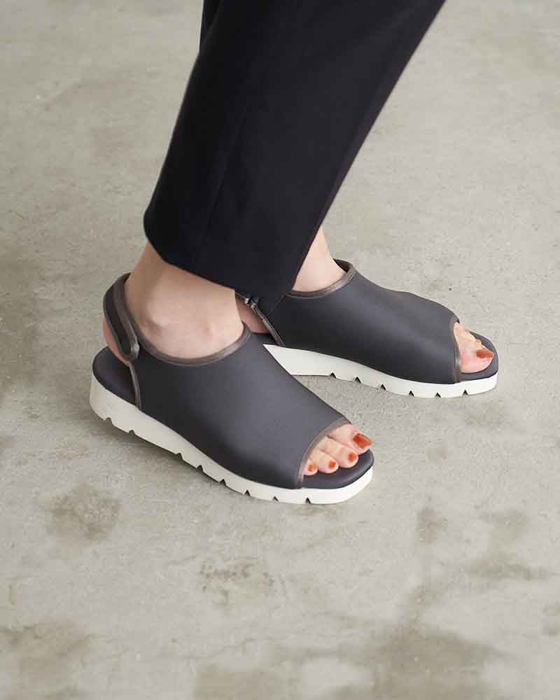 ネオプレンバックストラップサンダル