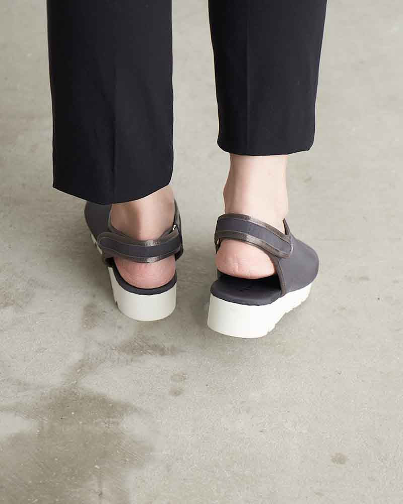 ネオプレンバックストラップサンダル