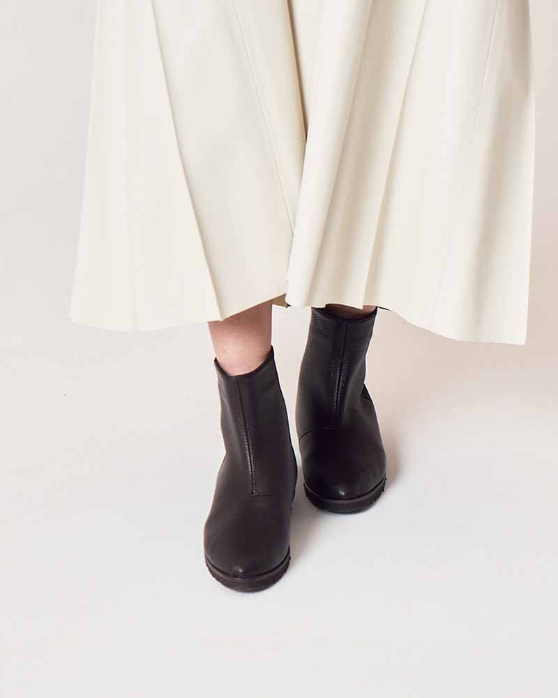 シンプルショートブーツ