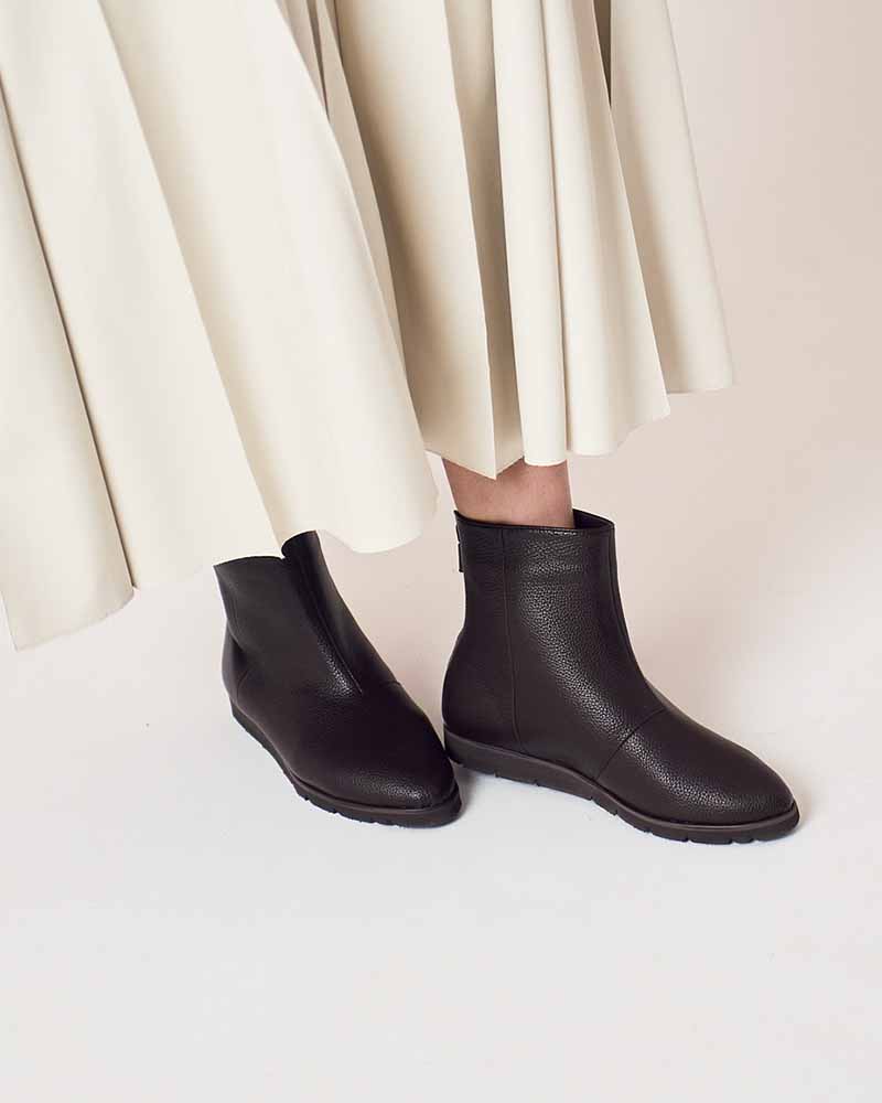 シンプルショートブーツ