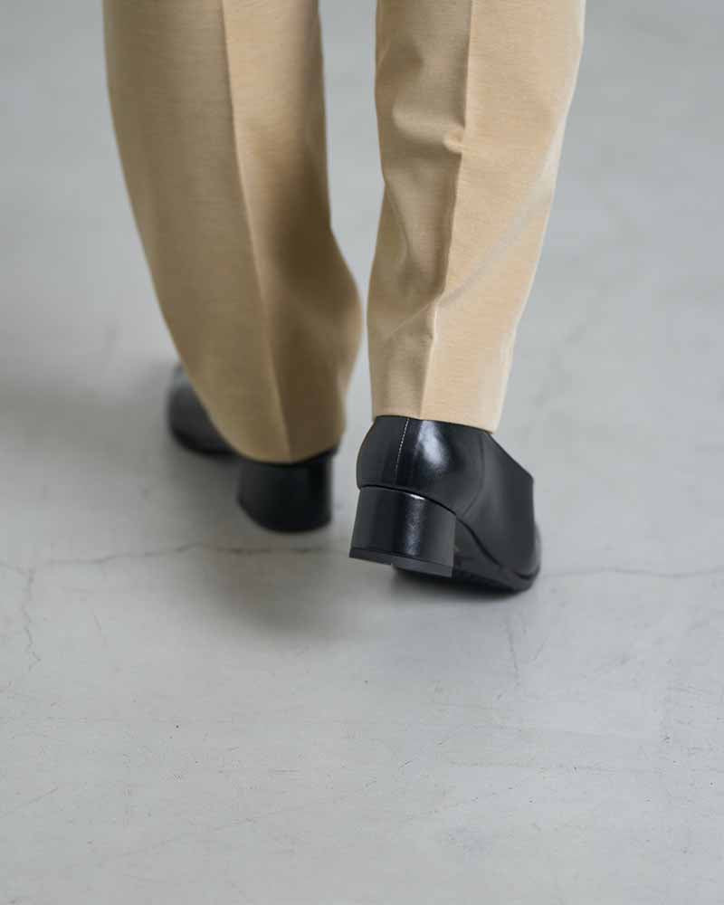 ナロースクエアパンプス