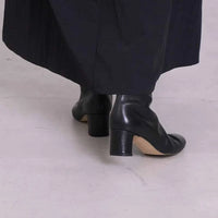 シンプルレザーショートブーツ