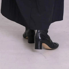 シンプルレザーショートブーツ