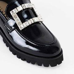 ビジューバックルローファー