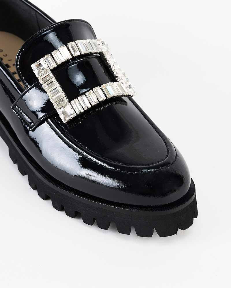 ビジューバックルローファー