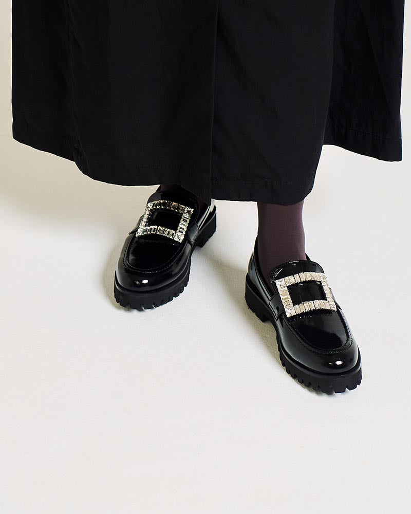 ビジューバックルローファー