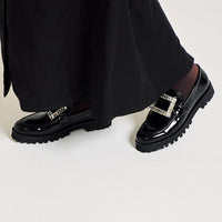 ビジューバックルローファー