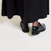 ビジューバックルローファー