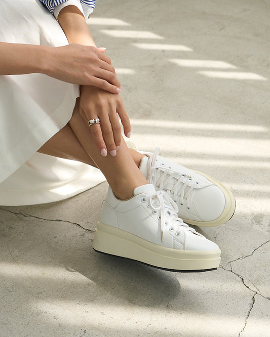 プラットフォームスニーカー