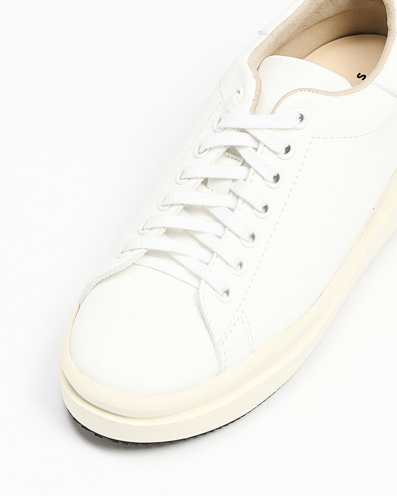 プラットフォームスニーカー