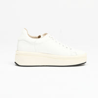 プラットフォームスニーカー