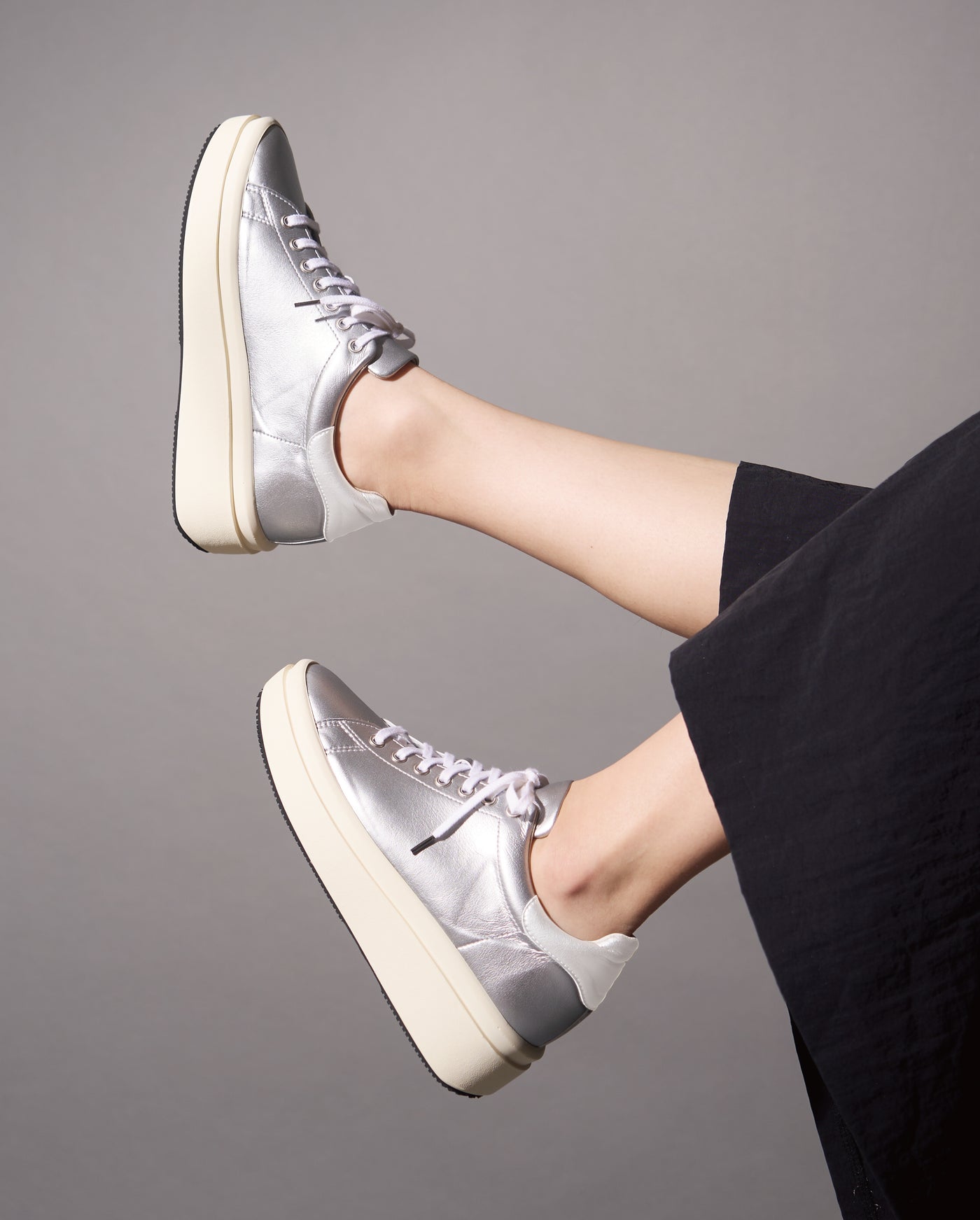 プラットフォームスニーカー