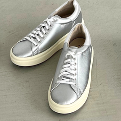 プラットフォームスニーカー