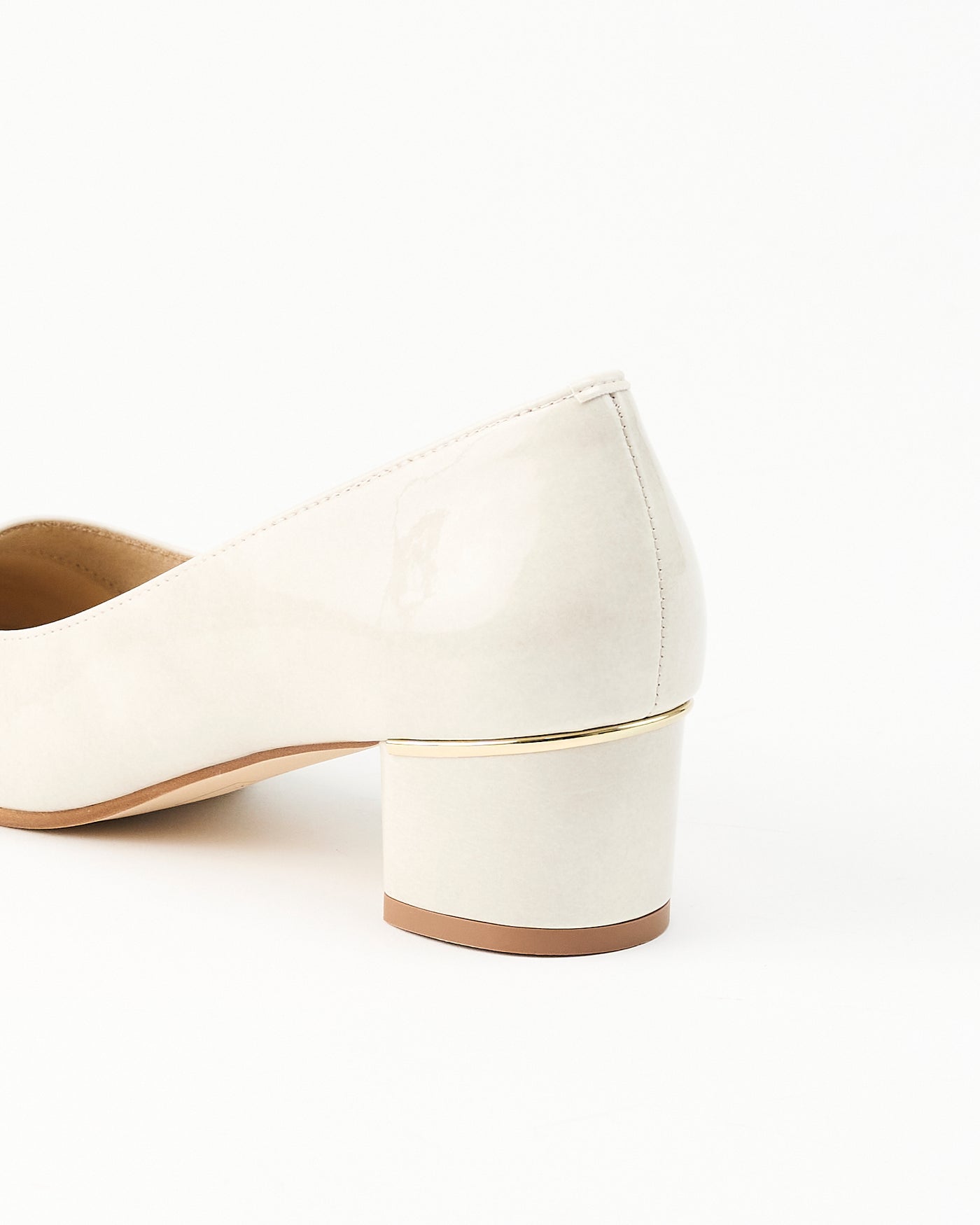 ポインテッドプレーンパンプス