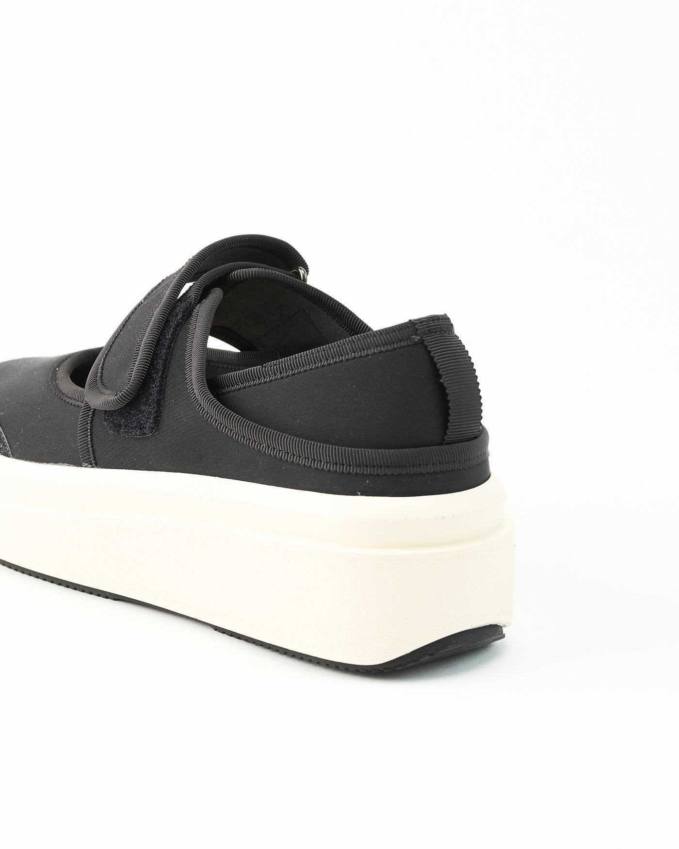 ベルテッドスニーカー