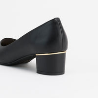 ポインテッドプレーンパンプス