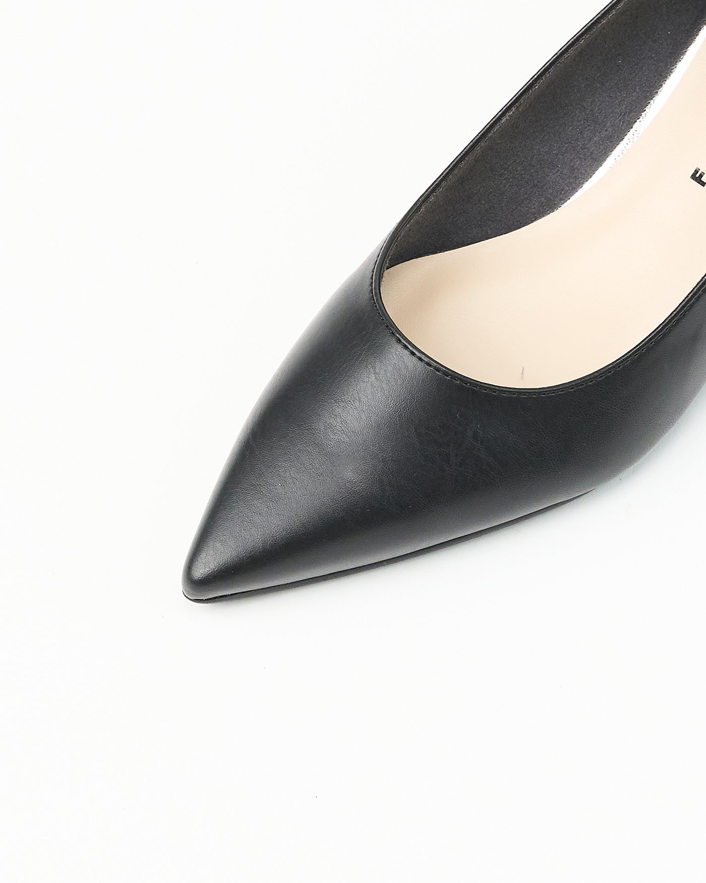 ポインテッドプレーンパンプス
