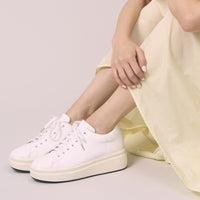 プラットフォームスニーカー