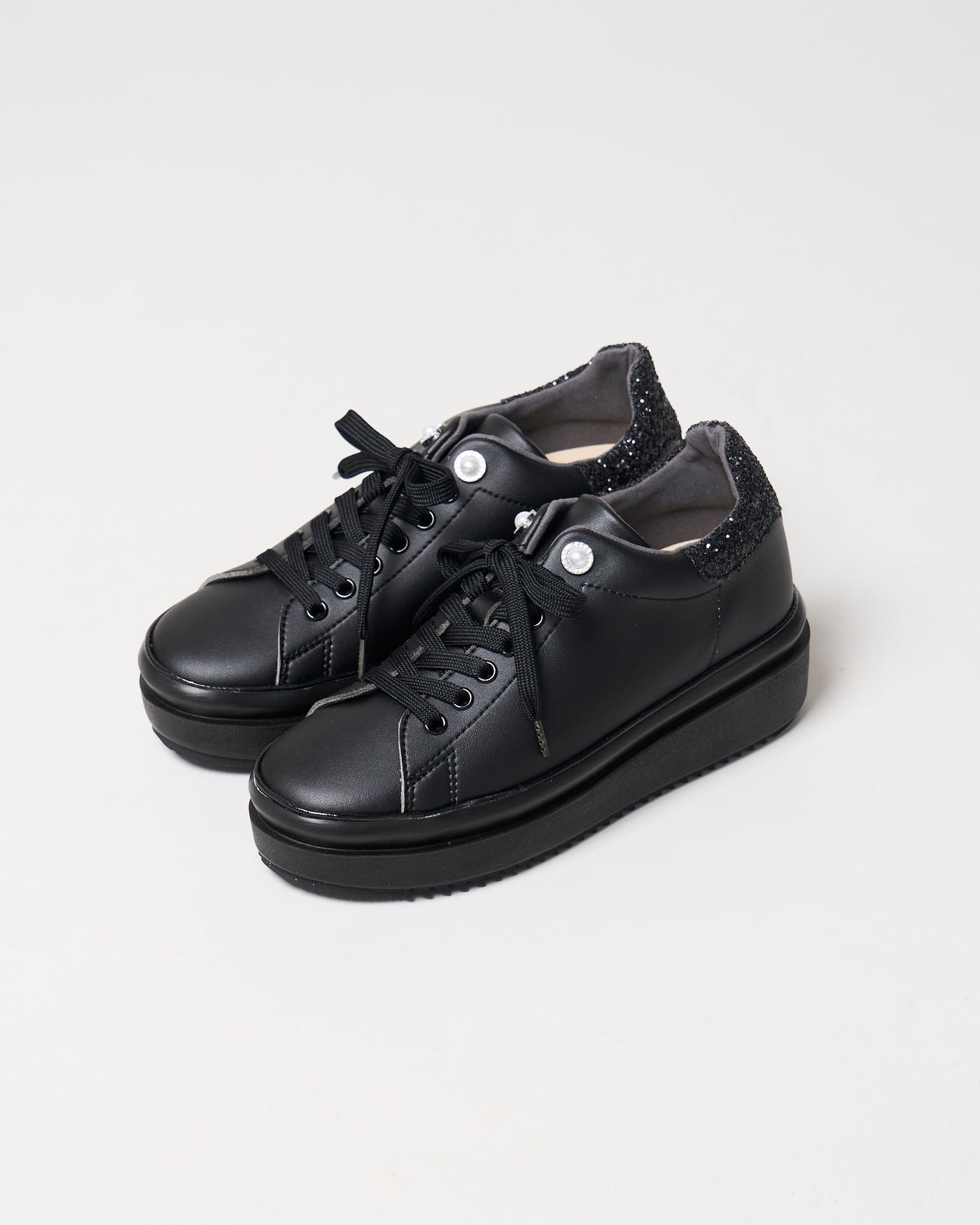 プラットフォームビジュースニーカー