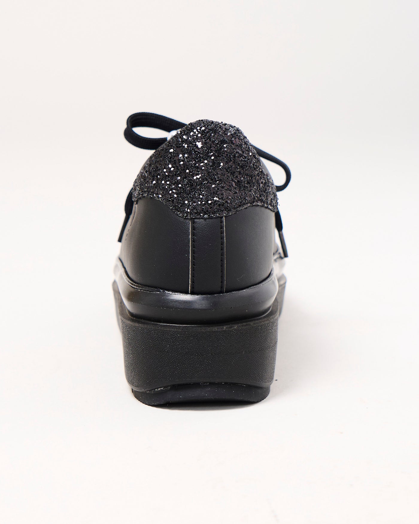 プラットフォームビジュースニーカー