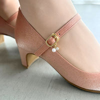 【マシュマロフィット】ビジューストラップパンプス