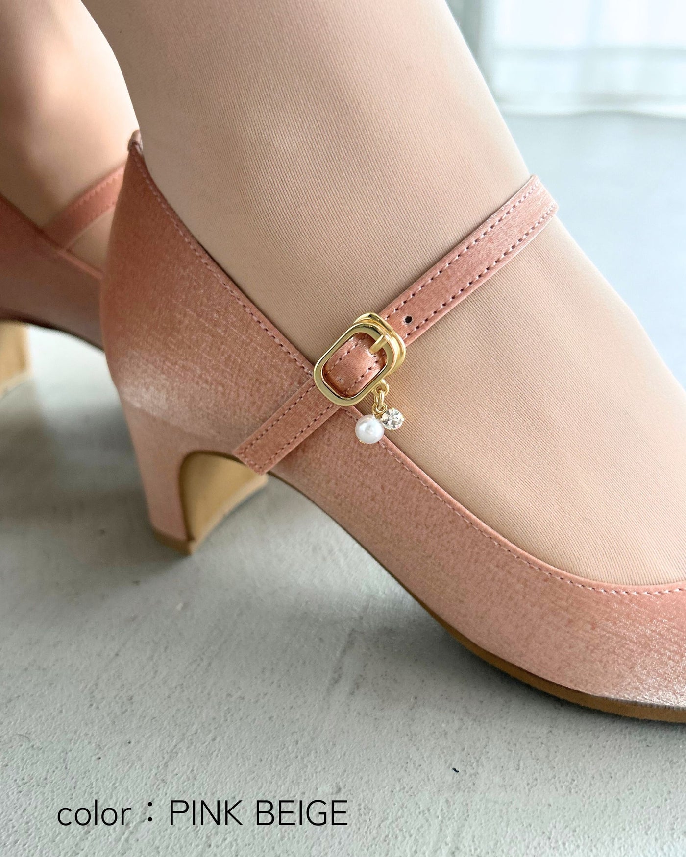 【マシュマロフィット】ビジューストラップパンプス