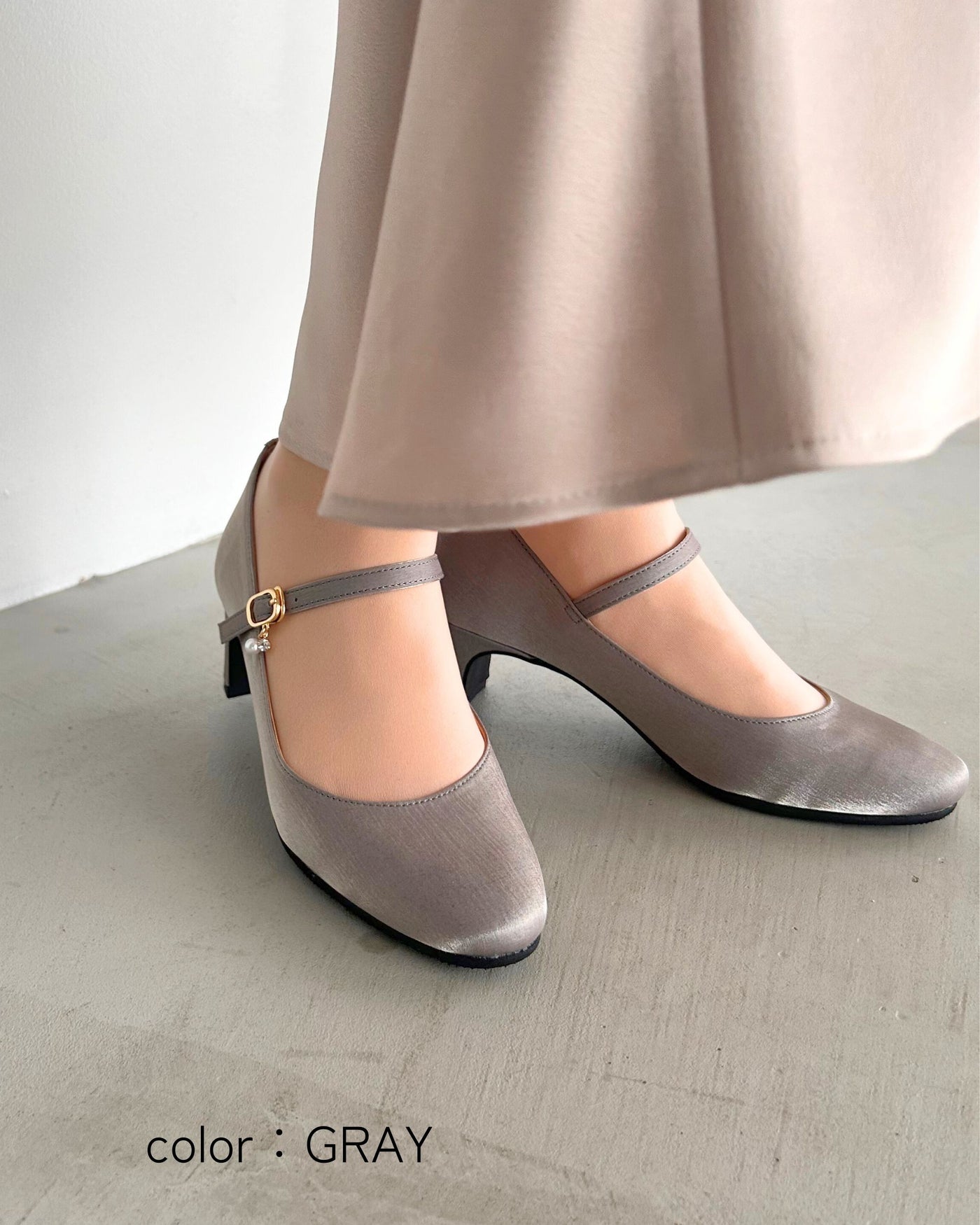 【マシュマロフィット】ビジューストラップパンプス