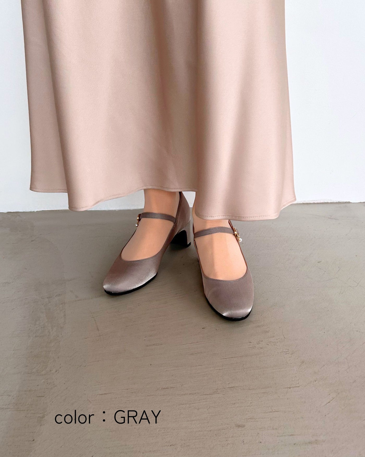 【マシュマロフィット】ビジューストラップパンプス