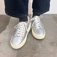 プラットフォームスニーカー