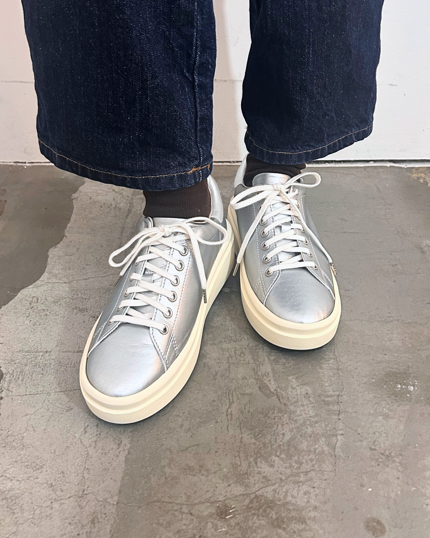 プラットフォームスニーカー