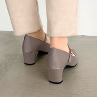 【マシュマロフィット】ビジューストラップパンプス