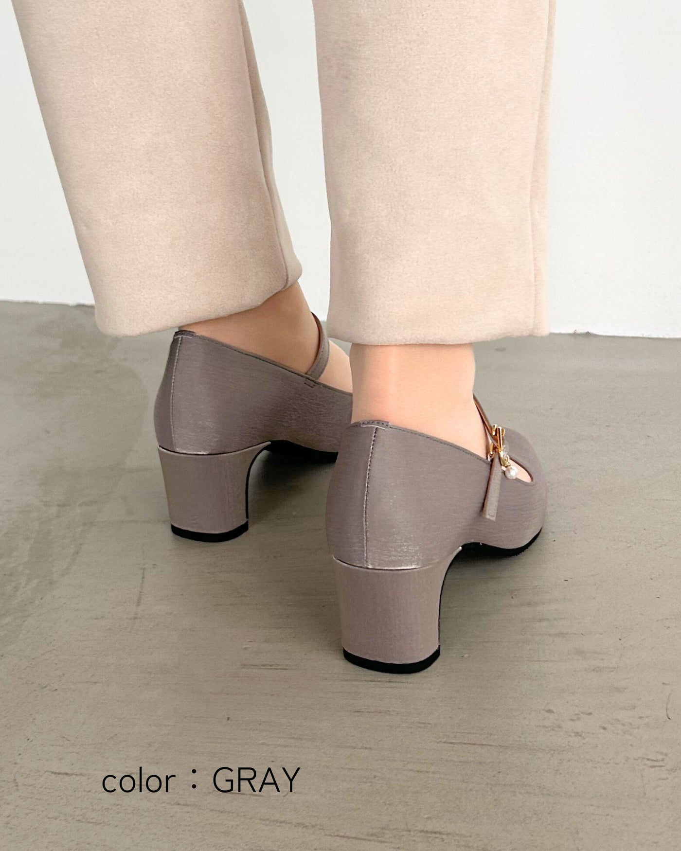 【マシュマロフィット】ビジューストラップパンプス