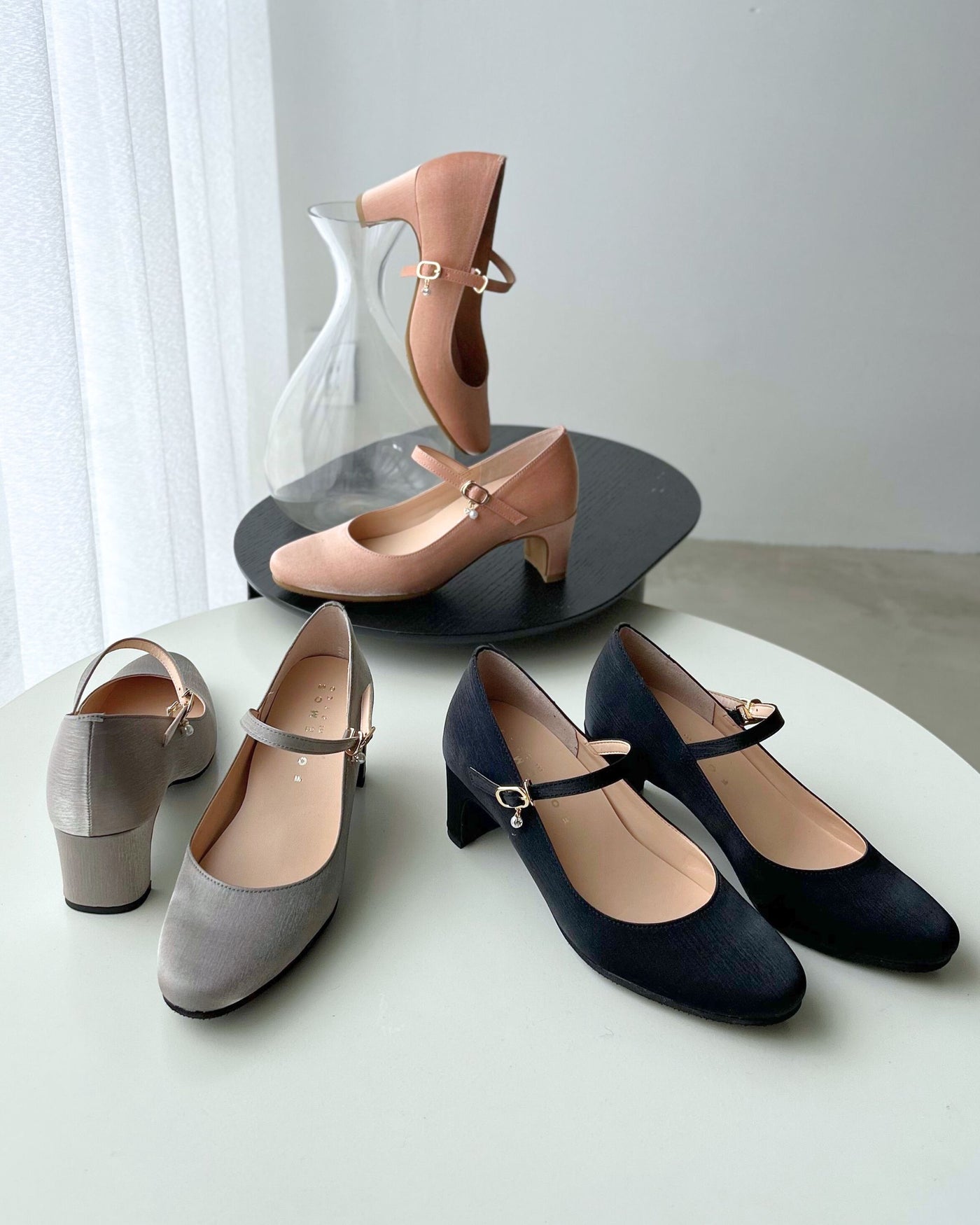 【マシュマロフィット】ビジューストラップパンプス