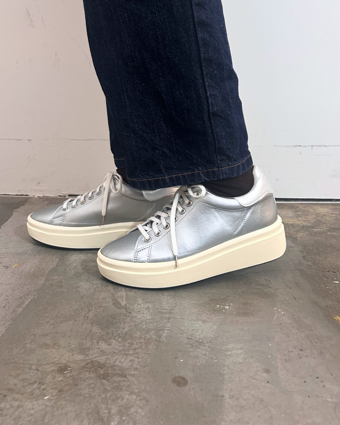 プラットフォームスニーカー