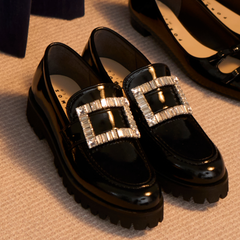 ビジューバックルローファー