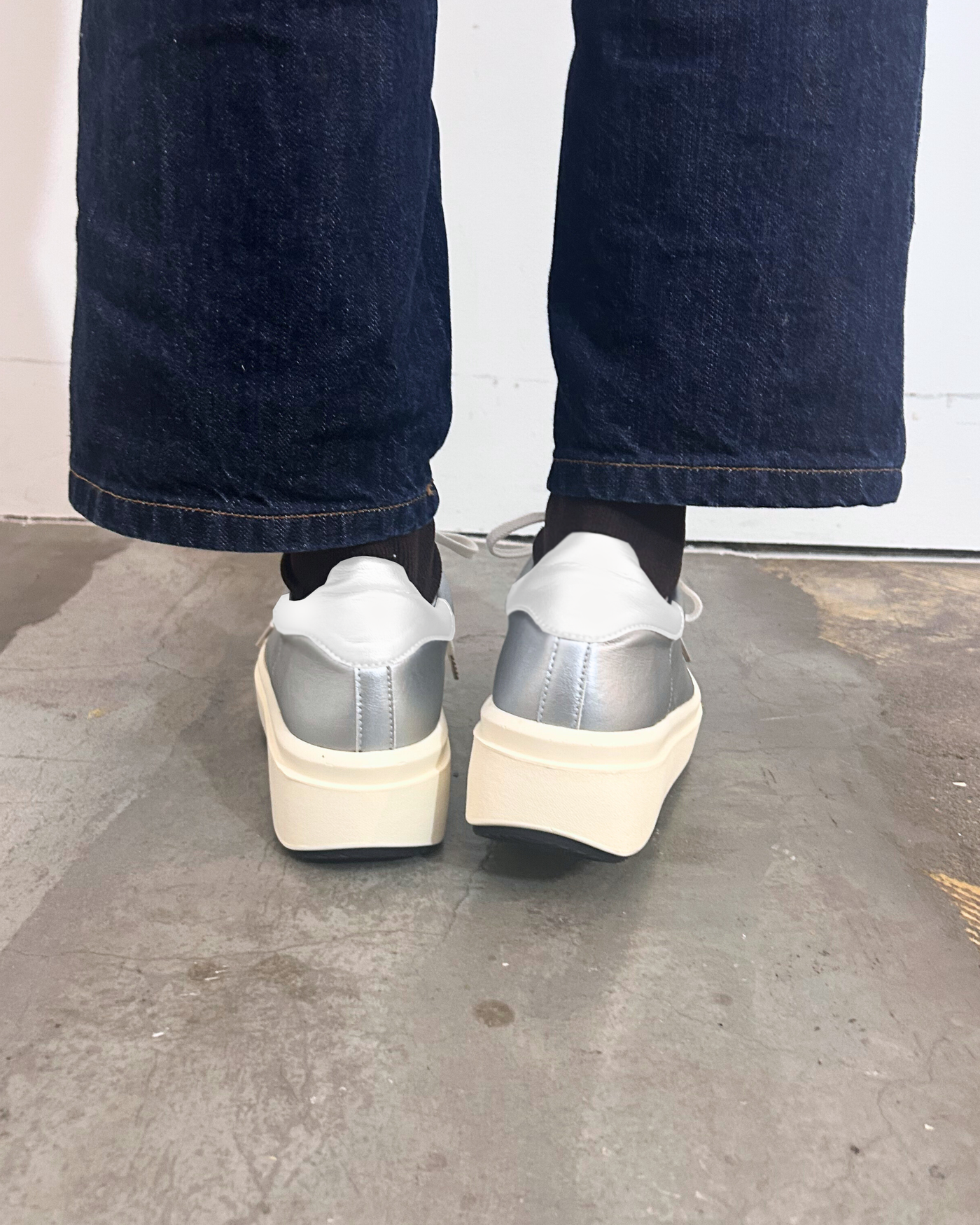 プラットフォームスニーカー