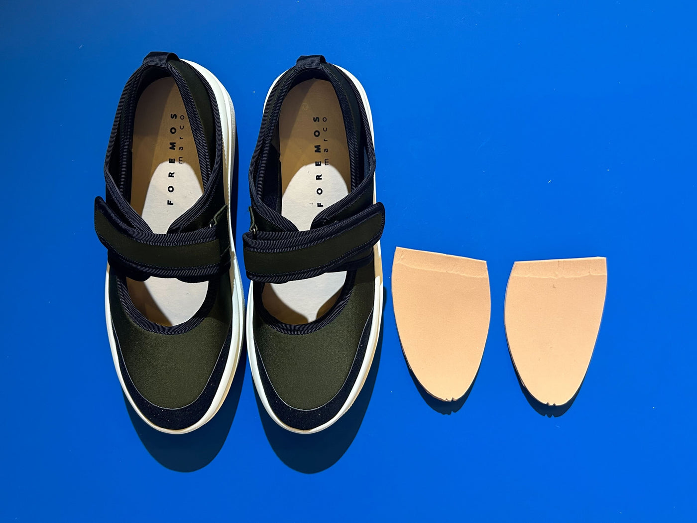 ベルテッドスニーカー